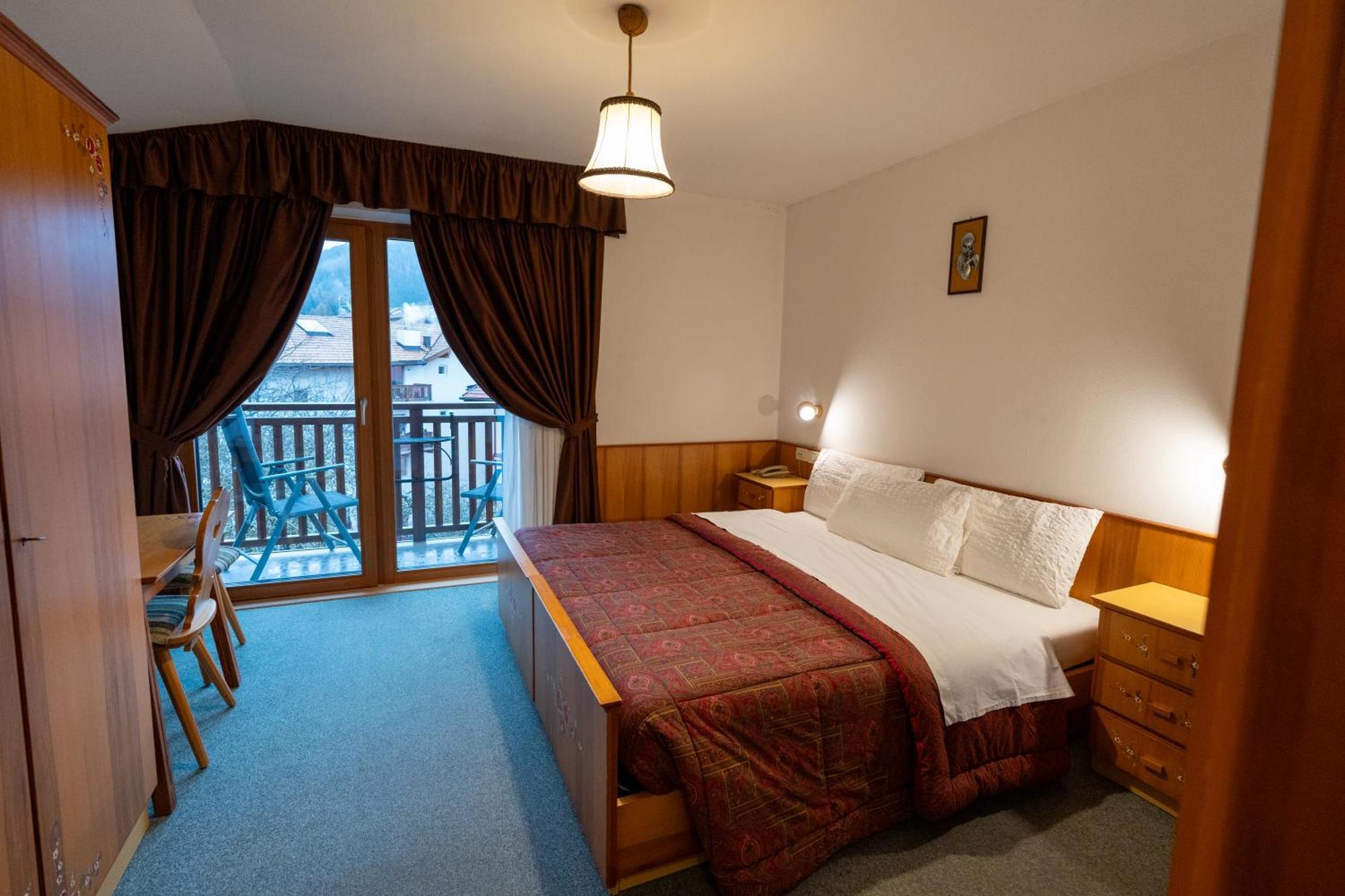 Albergo Pensione Serenetta Варена Экстерьер фото