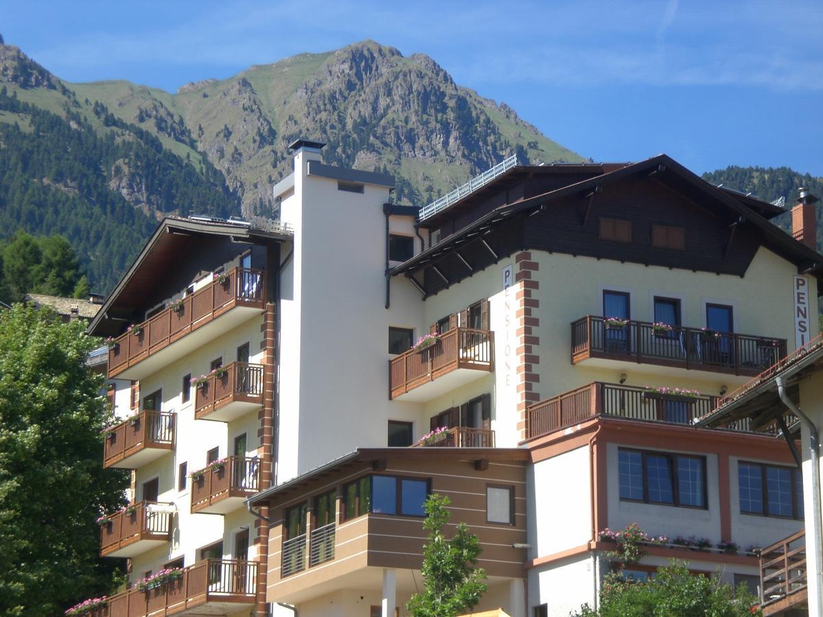 Albergo Pensione Serenetta Варена Экстерьер фото